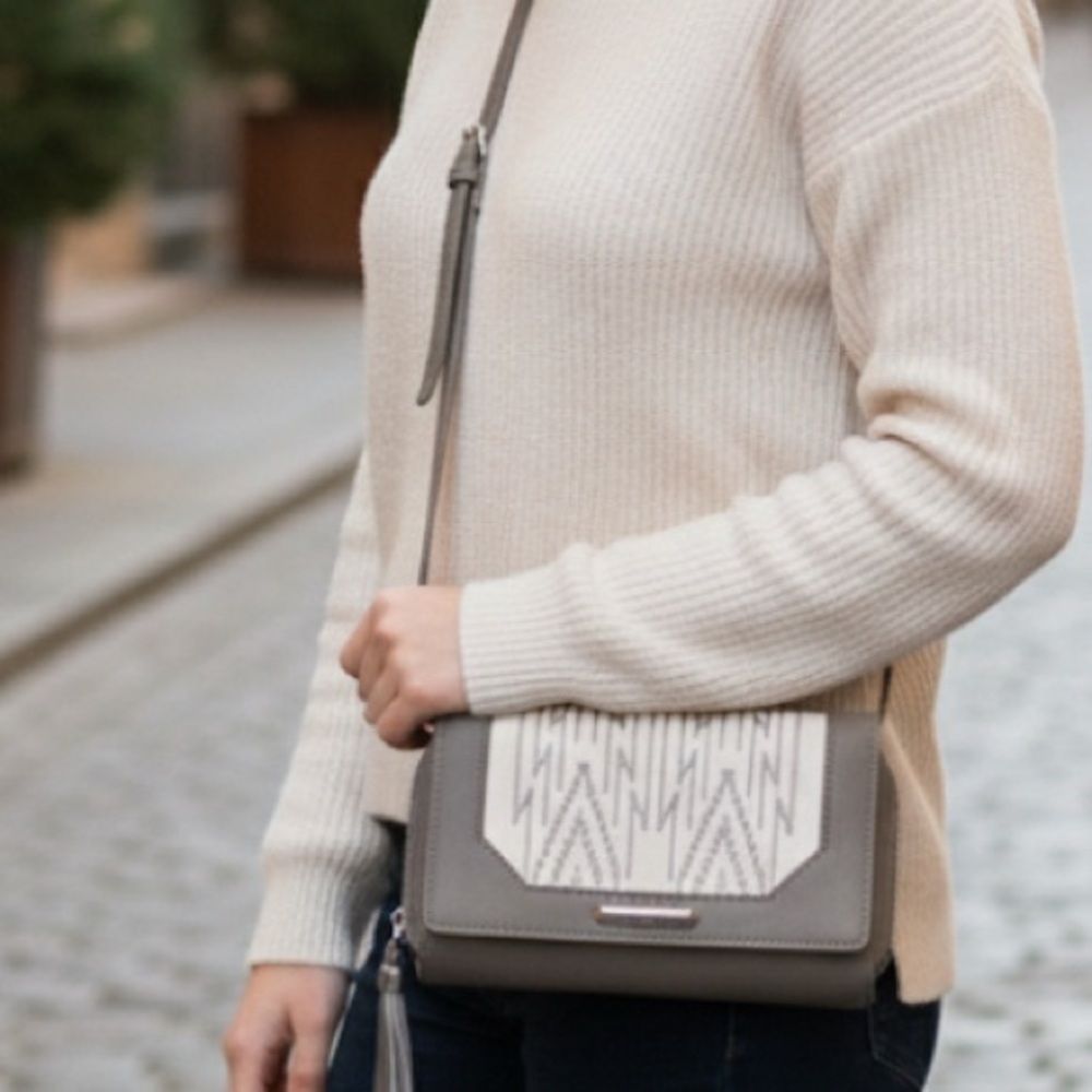 Stella & Dot Taupe Hello Gorgeous Crossbody Grey Wallet